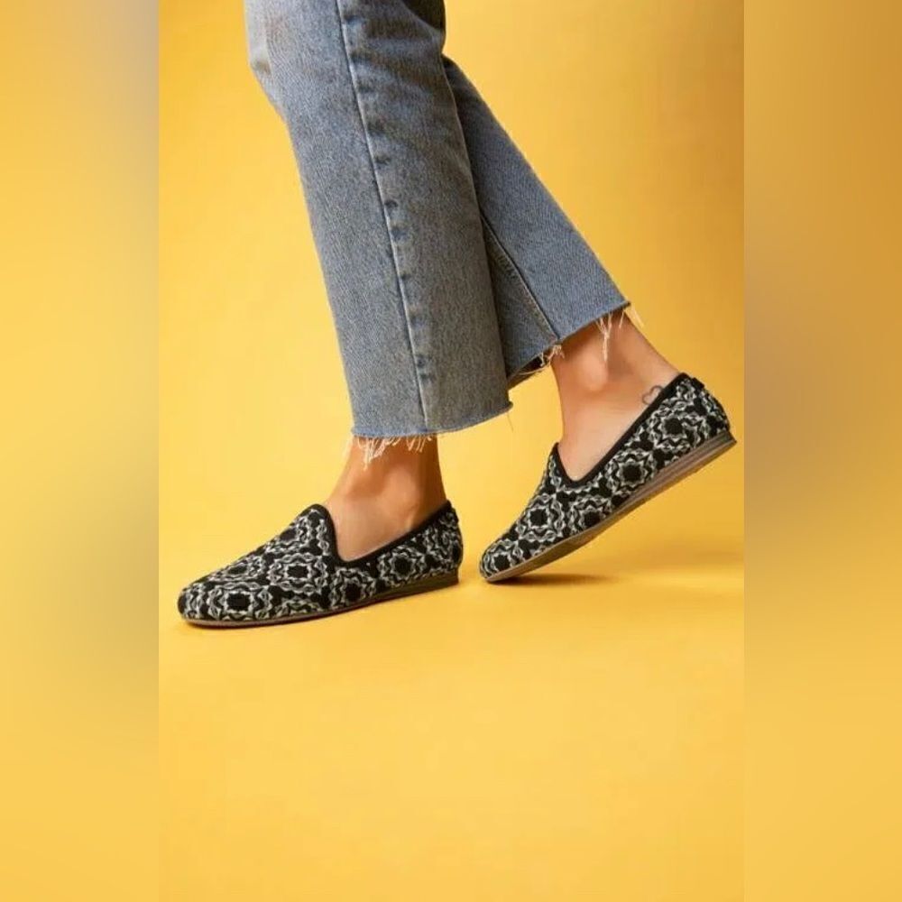 TOMS Darcy Sunburst 10016797 Black/Gray Canvas Fabric Flats Loafer sz 6